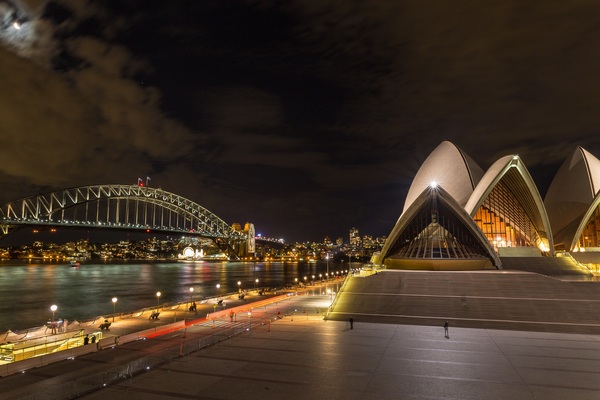AUSYD - Sydney - Bridge Sydney Harbor and Opera House - Image by wimkantona on Pixabay.jpg